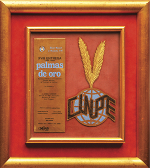 Palmas de Oro Award—National Association of Journalists, Mexico: Presented to L. Ron Hubbard “in recognition of excellence in the fields of art, science, human communication and culture.”